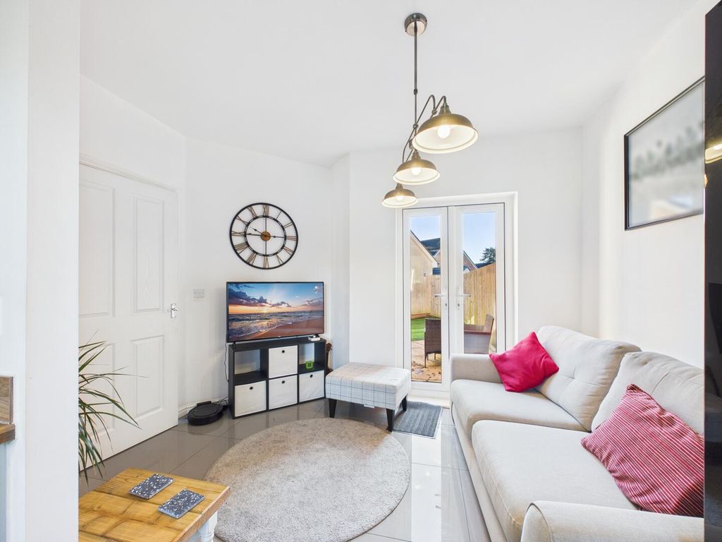 Property photo 3 of 17 Living Room