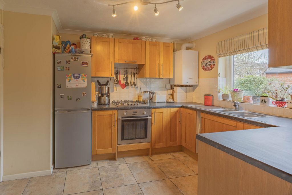 Property photo 2 of 14 Ewemove Taunton - Castlemans Road (6) - Copy