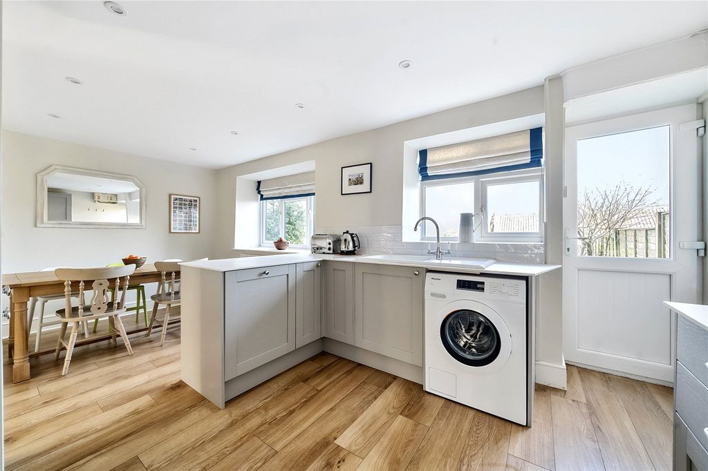 Property photo 3 of 16 Picture No. 29