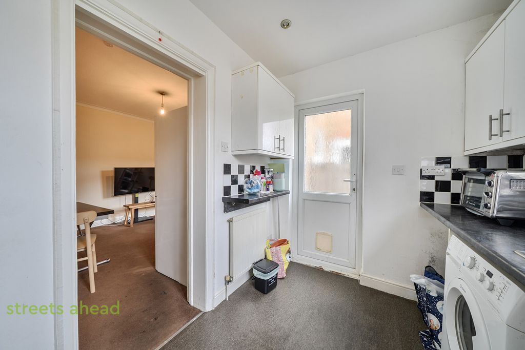 Property photo 3 of 15 c0Aeb221-Ea36-4B1...