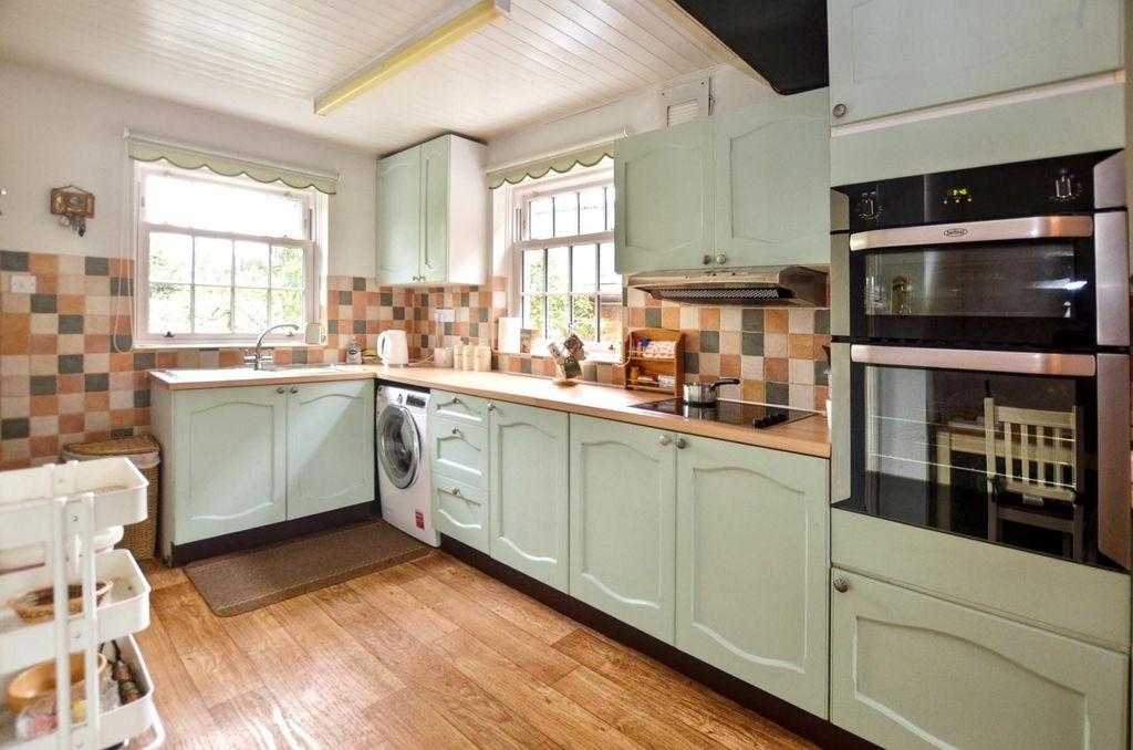 Property photo 3 of 24 Kitchen / Diner