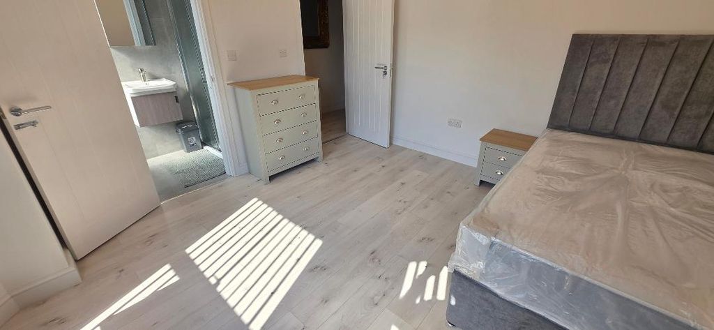 Property photo 2 of 39