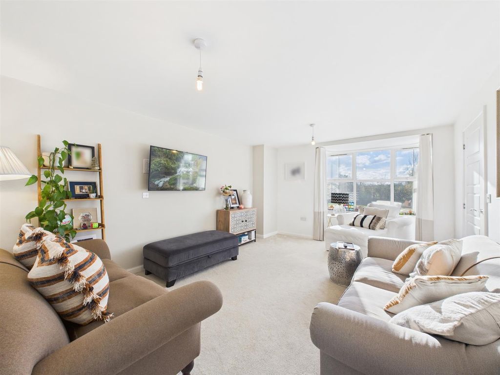 Property photo 3 of 20 Cam02861G0-Pr0528-Still025.Jpg