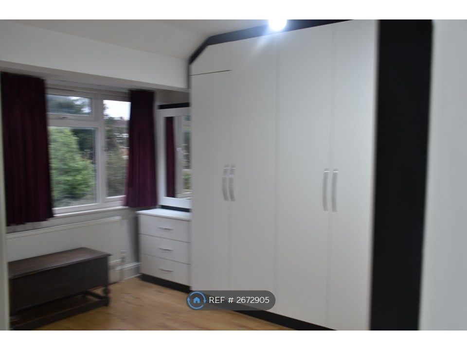 Property photo 1 of 6 Bedroom