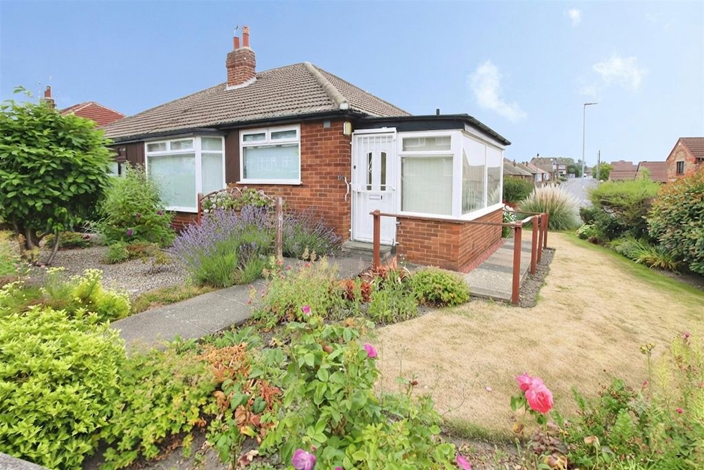 Property photo 1 of 17 Outside