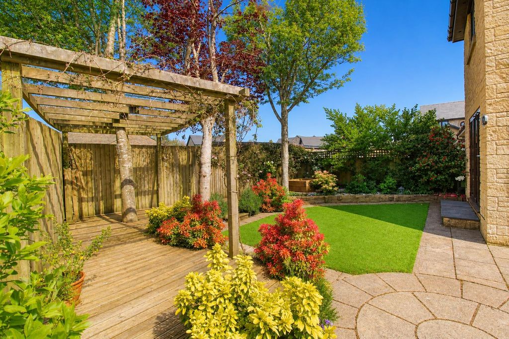 Property photo 3 of 32 Rear Garden Without Shade.Png