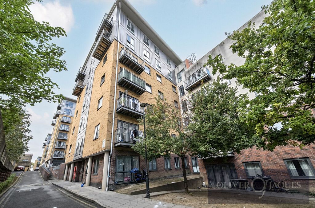 Property photo 1 of 11 Entrance