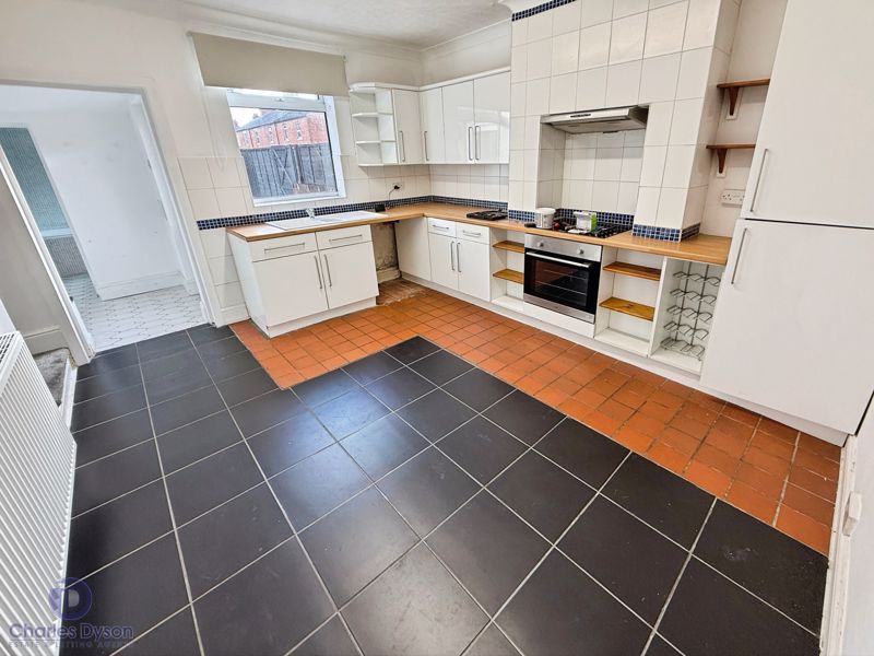 Property photo 3 of 7 Kitchen