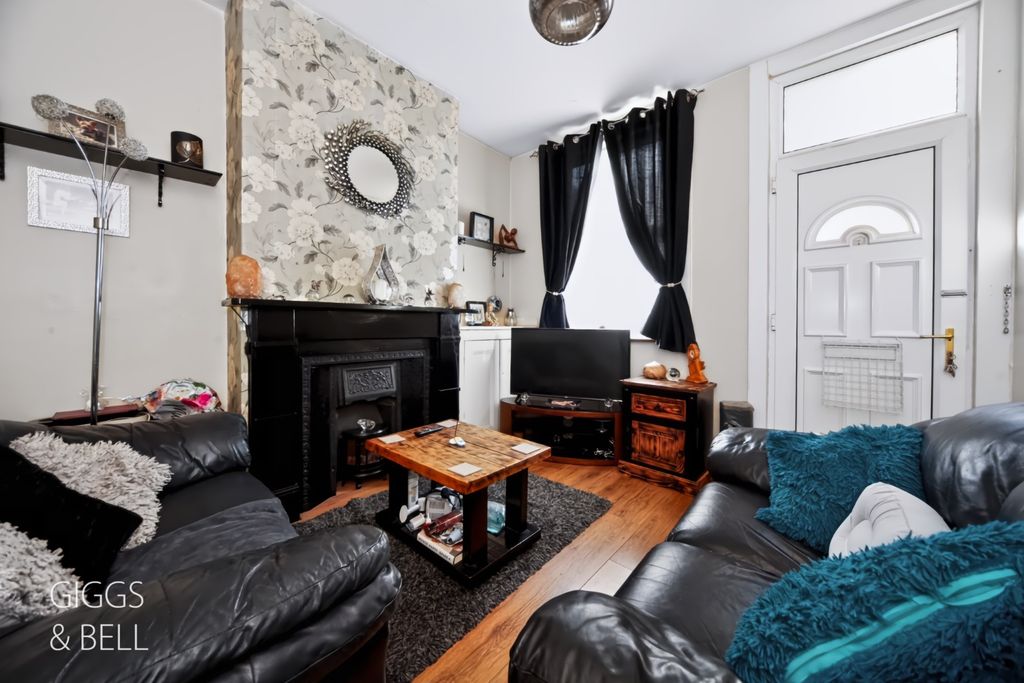 Property photo 2 of 17 5542421
