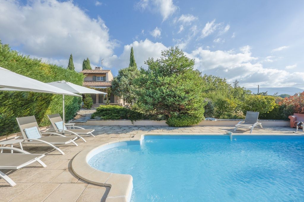 Property photo 1 of 78 Beautiful House With Garden And Pool
