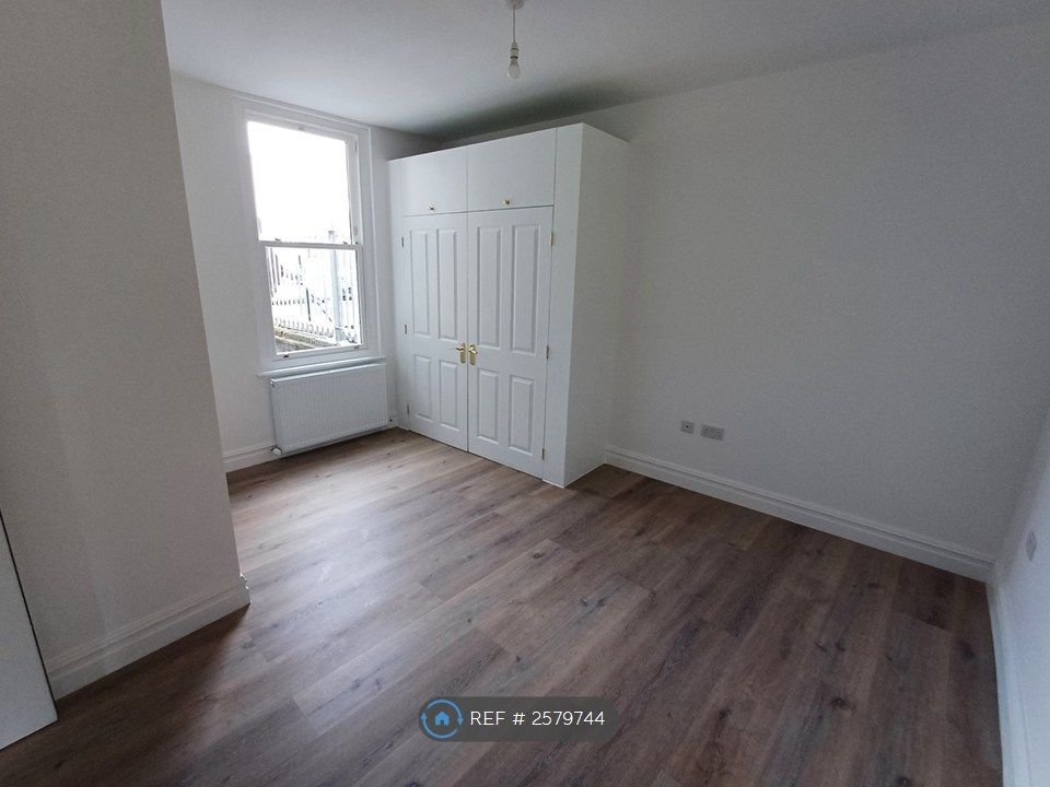 Property photo 3 of 5 Bedroom