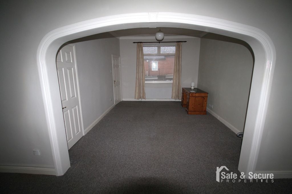 Property photo 2 of 10 Living Room