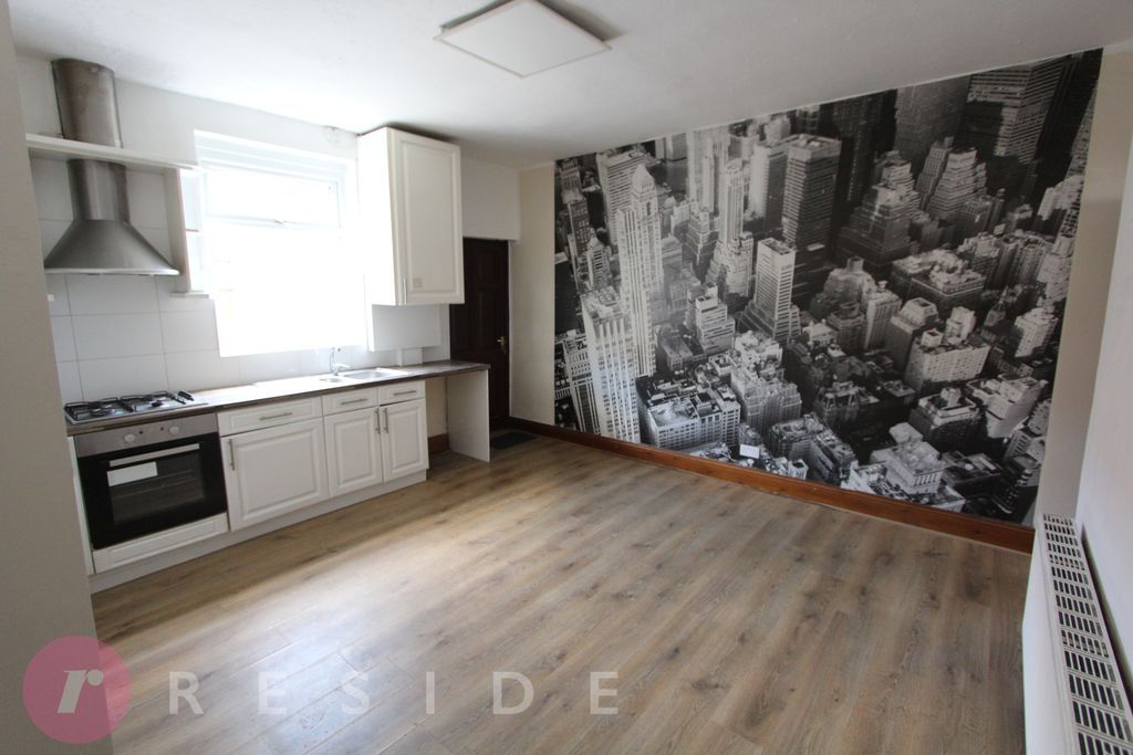 Property photo 3 of 14 Kitchen
