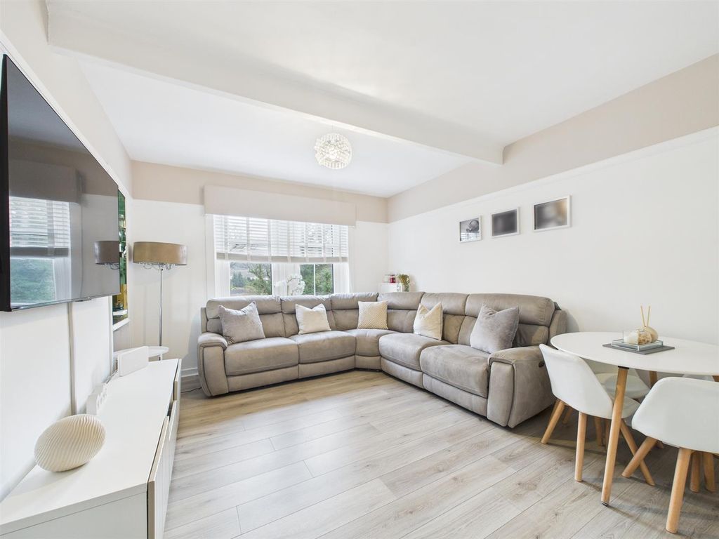 Property photo 2 of 16 Cam03782G0-Pr0255-Still028_Alt.Jpg