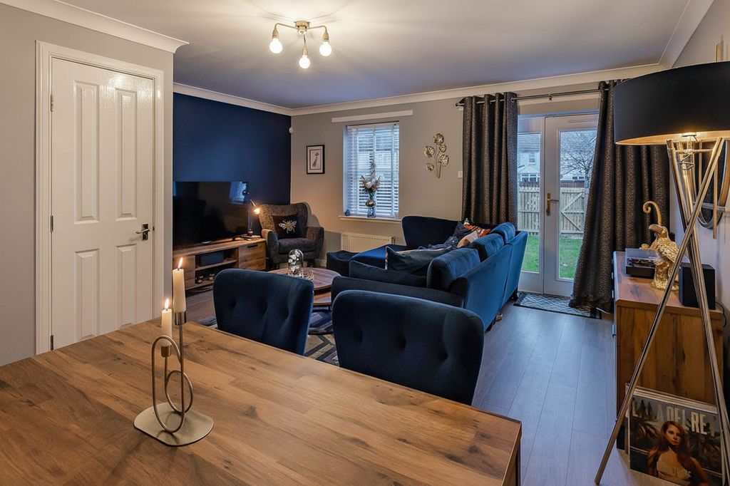 Property photo 2 of 22 Living Room/Diner