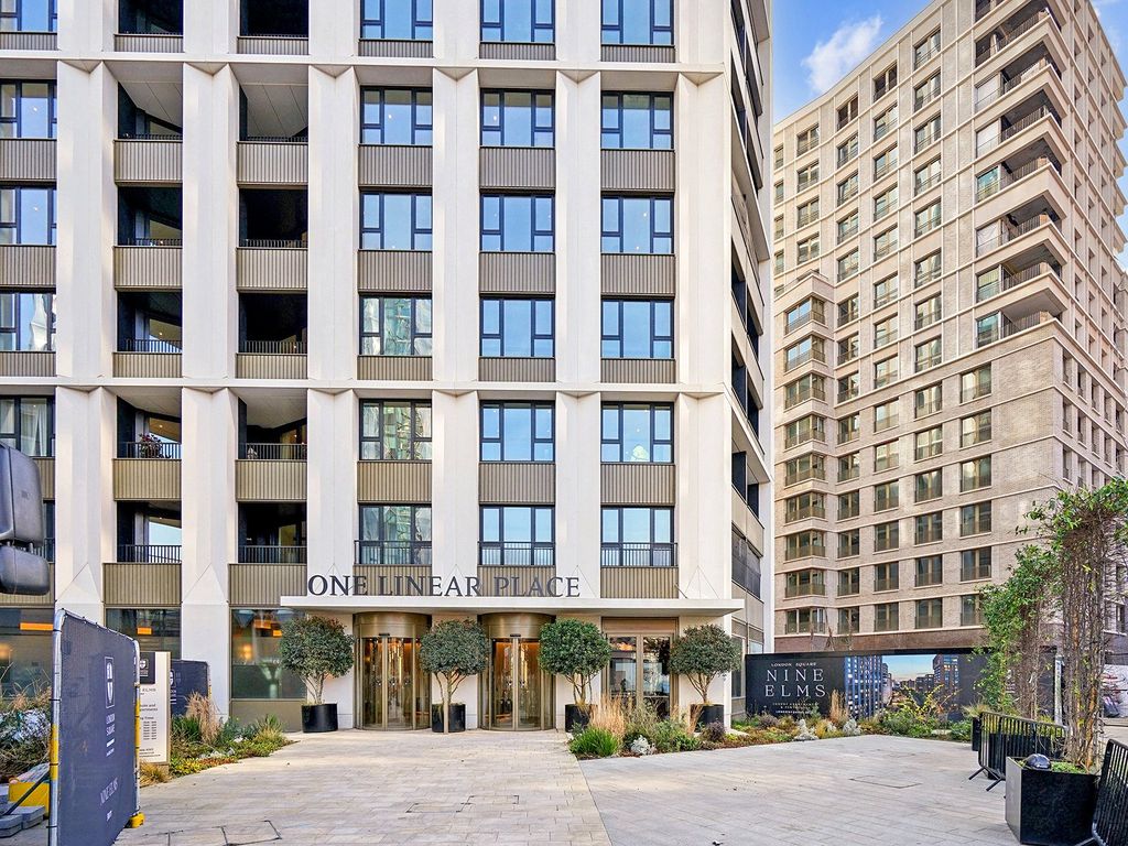Property photo 2 of 9 London Square