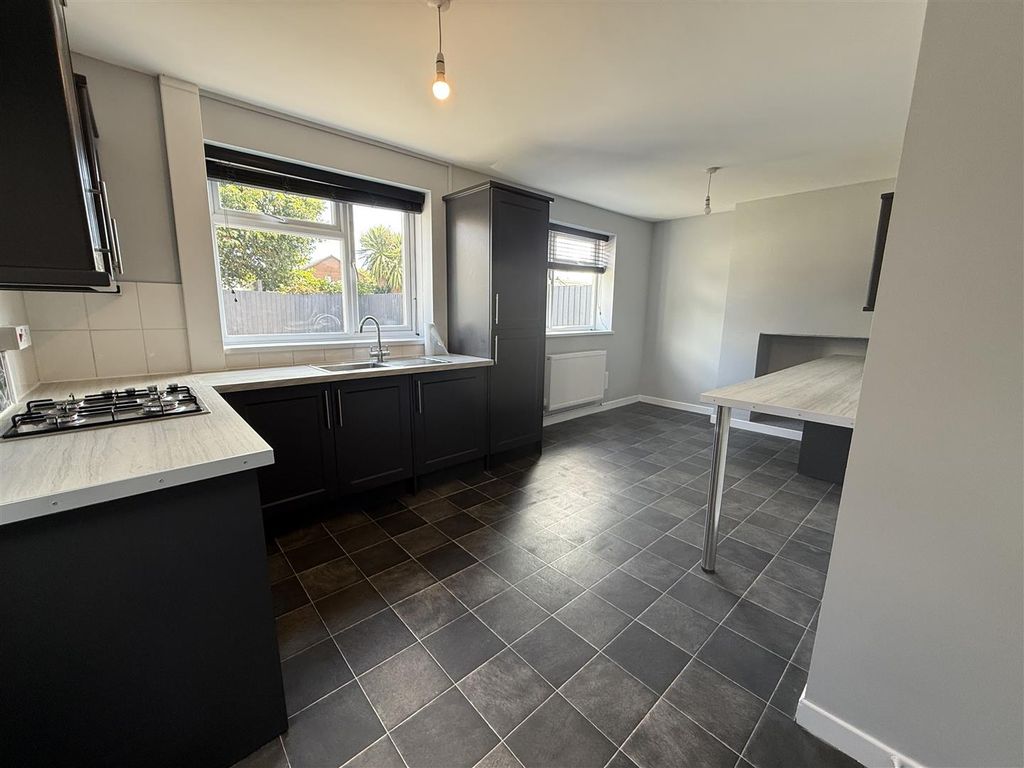 Property photo 3 of 31 Kitchen Dining Room