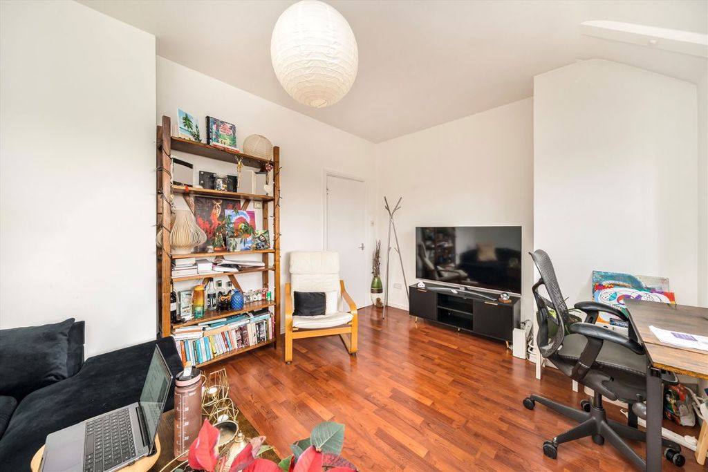 Property photo 3 of 6