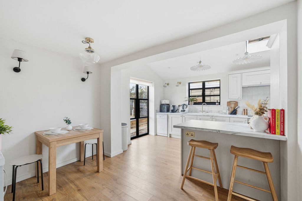 Property photo 3 of 24