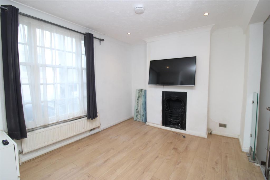 Property photo 2 of 7 Living Room