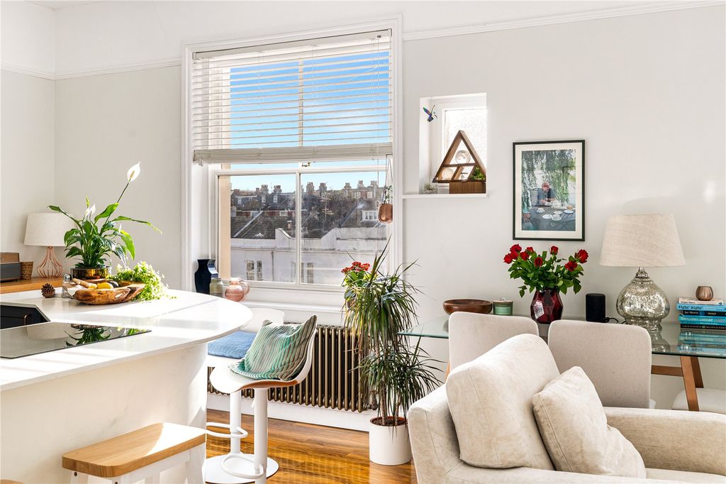 Property photo 1 of 20 Picture No. 02