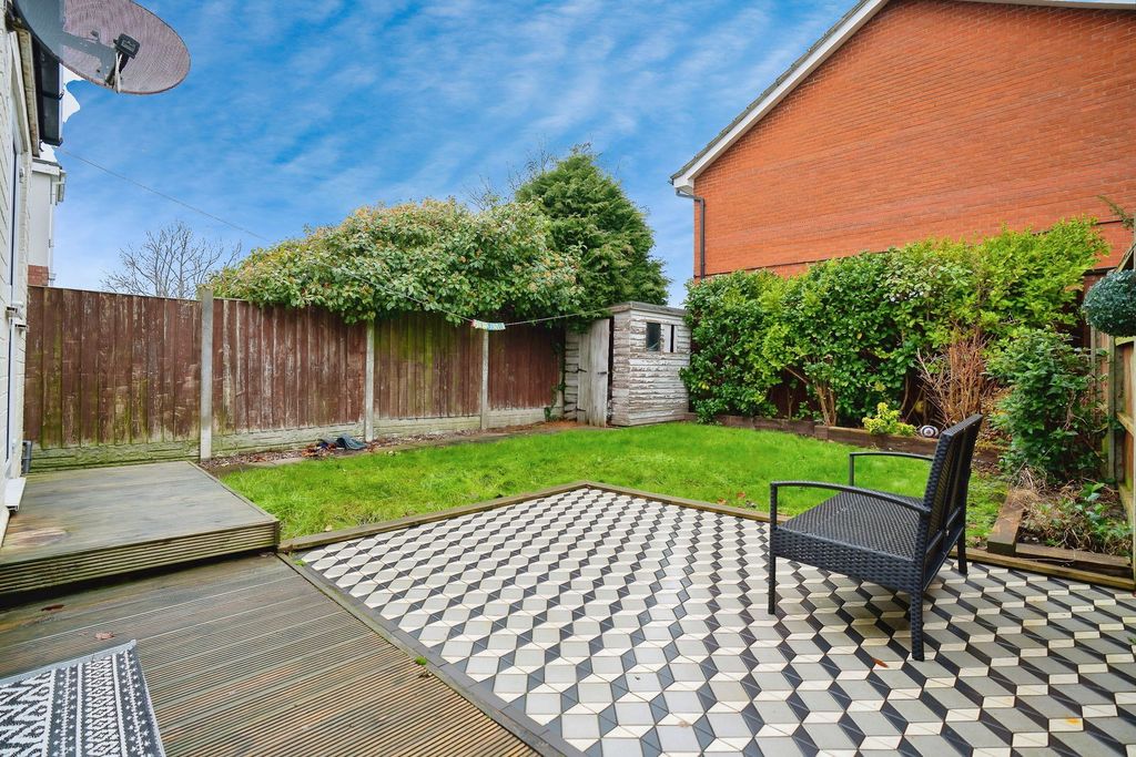 Property photo 2 of 32