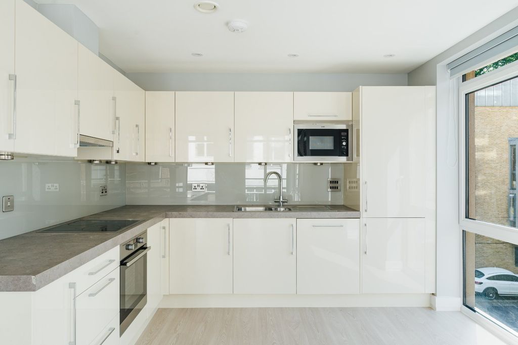 Property photo 2 of 25 Kitchen