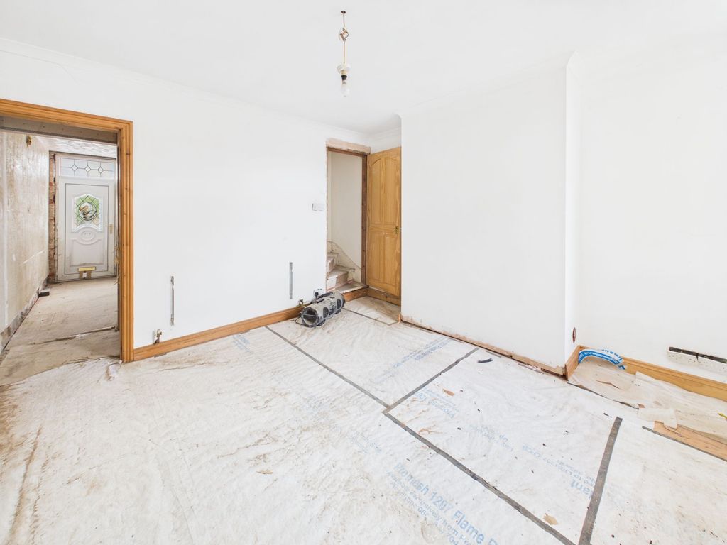 Property photo 3 of 10 Dining Room