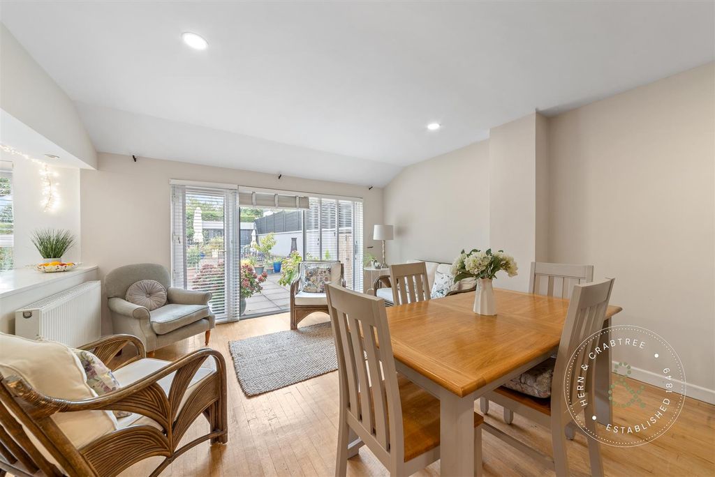 Property photo 3 of 45 Marionville-Gardens-32.Jpg