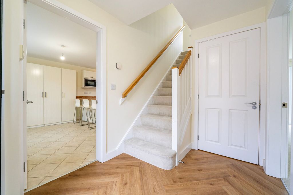 Property photo 2 of 27