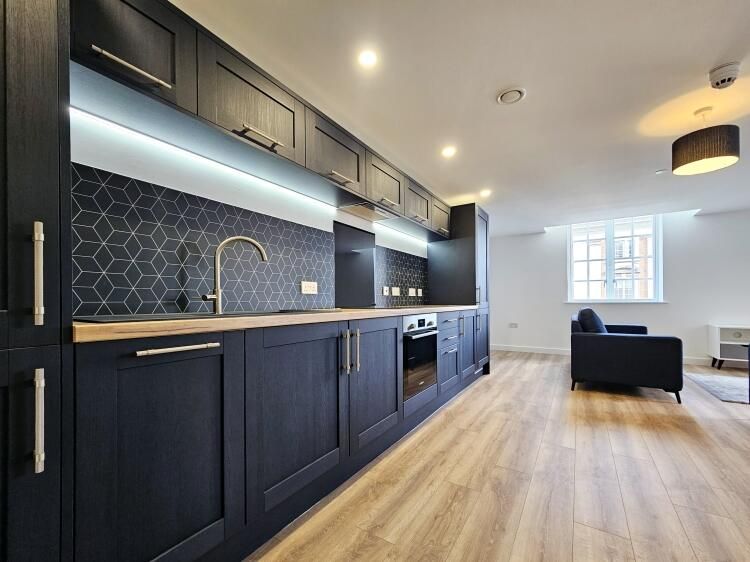 Property photo 1 of 5 4 Bed Flat To Rent Rickman Hill, London Cr5