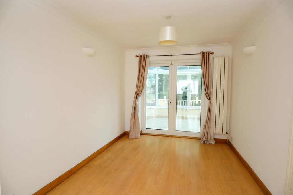 Property photo 3 of 10 Living Room