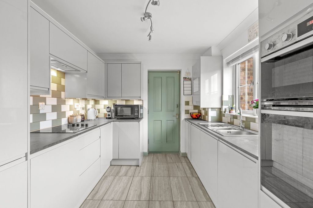 Property photo 3 of 14