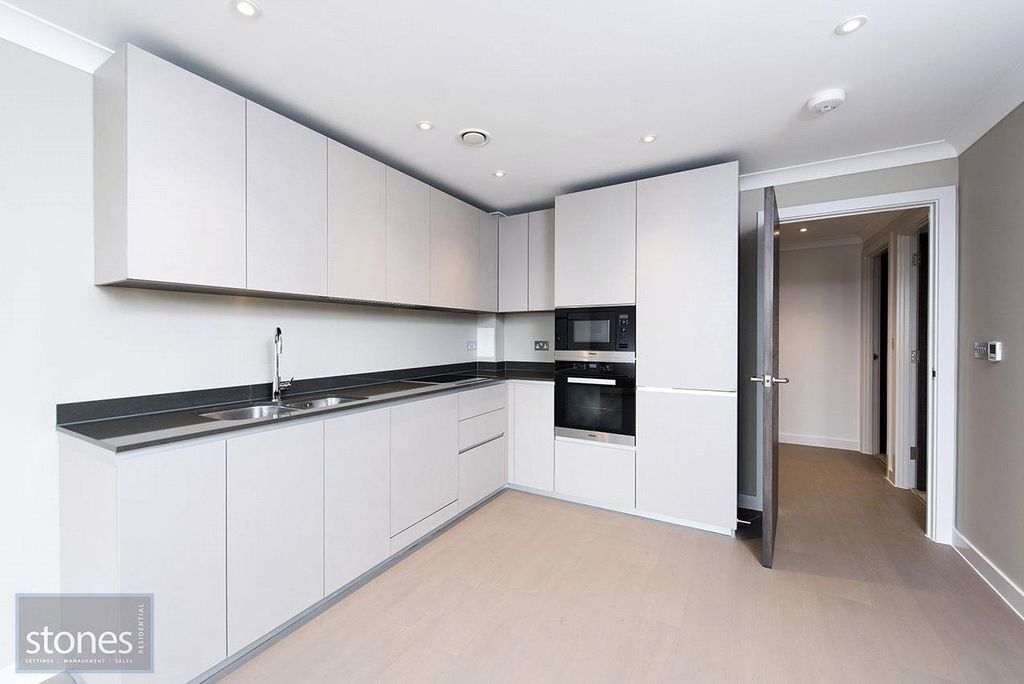 Property photo 3 of 10 Kitchen