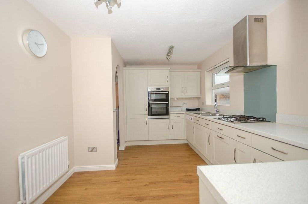 Property photo 3 of 20 Kitchen.Jpg