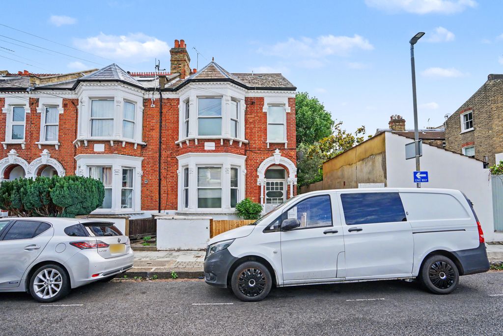 Property photo 1 of 17 69B Childerbert Road, Tooting, London Sw17 8Ey