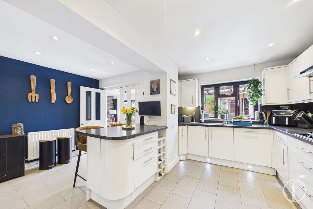 Property photo 3 of 23