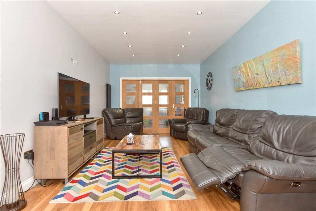 Property photo 3 of 13 Lounge