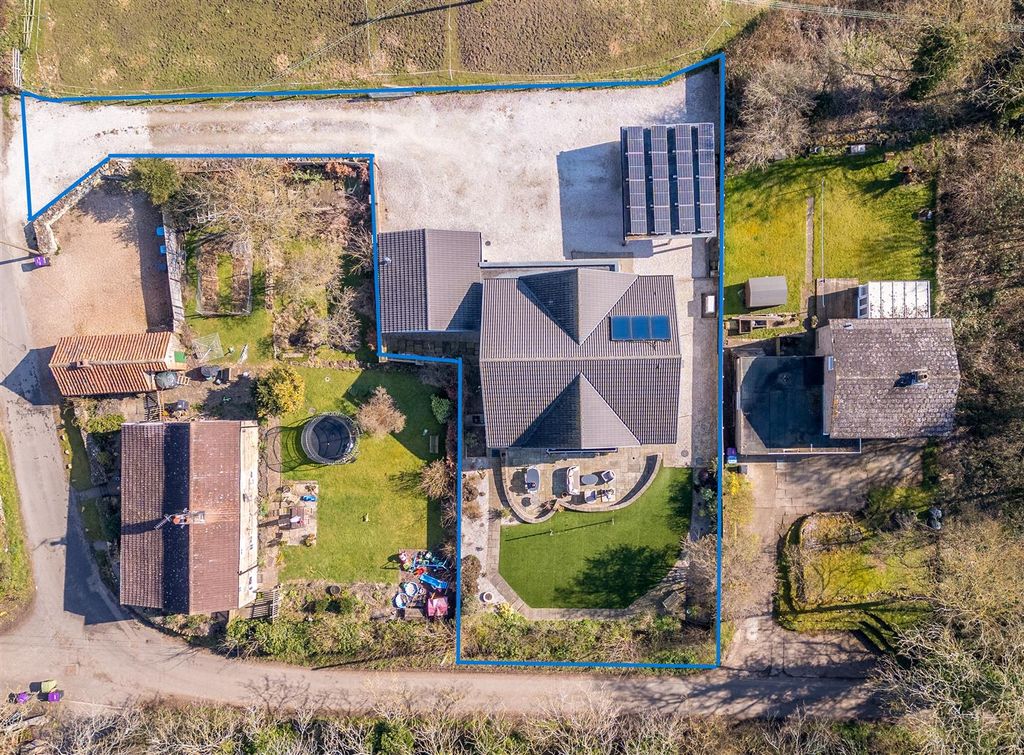 Property photo 2 of 45 33 Outline.Jpg