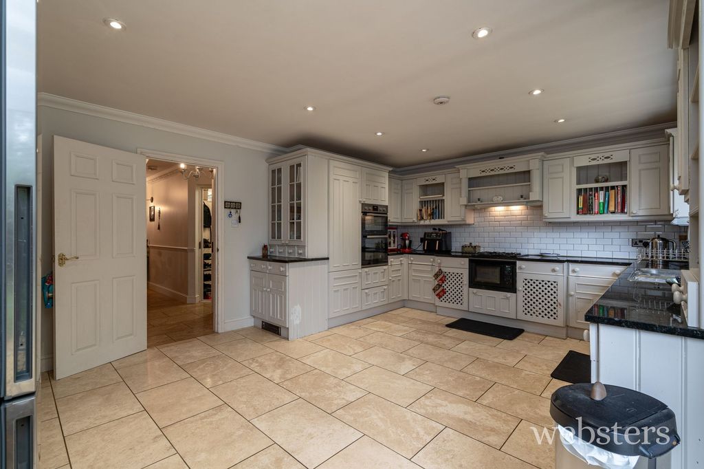 Property photo 2 of 42