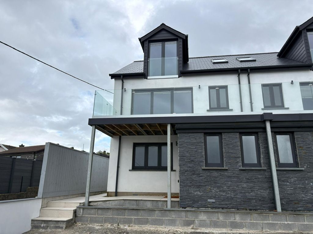 Property photo 3 of 32