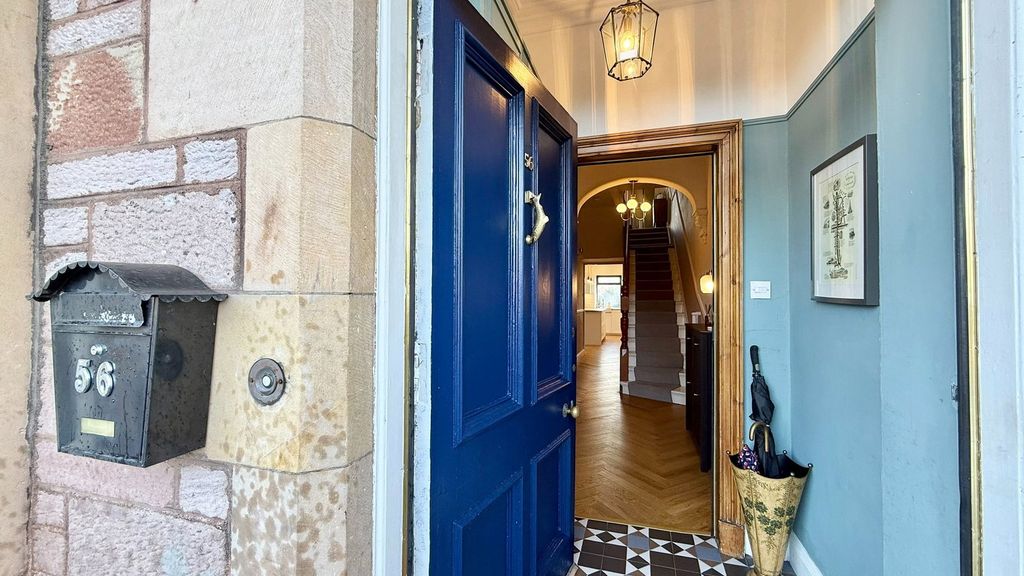 Property photo 2 of 33