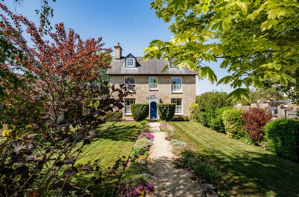 Property photo 1 of 26 129046126824A46F744A0Arw12904612