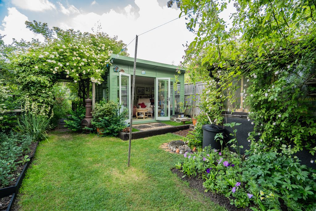 Property photo 2 of 31
