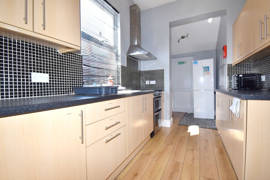 Property photo 2 of 32
