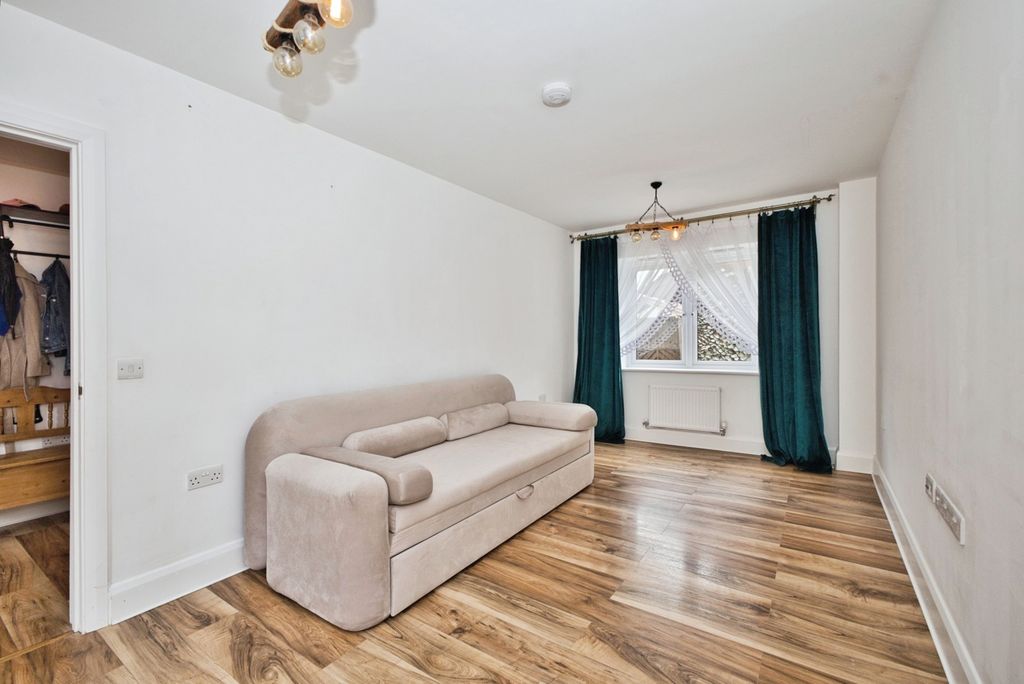Property photo 3 of 15 Pbox-Img.Jpg