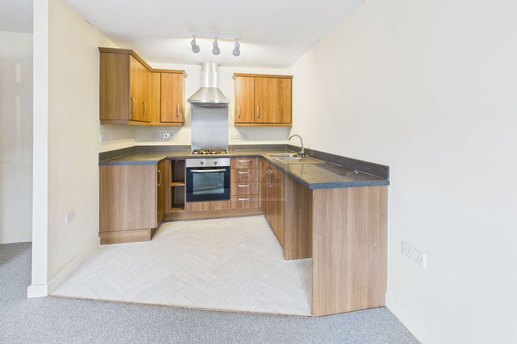 Property photo 3 of 8 Kitchen