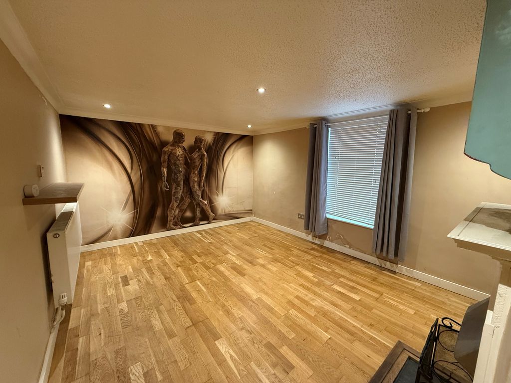 Property photo 3 of 6