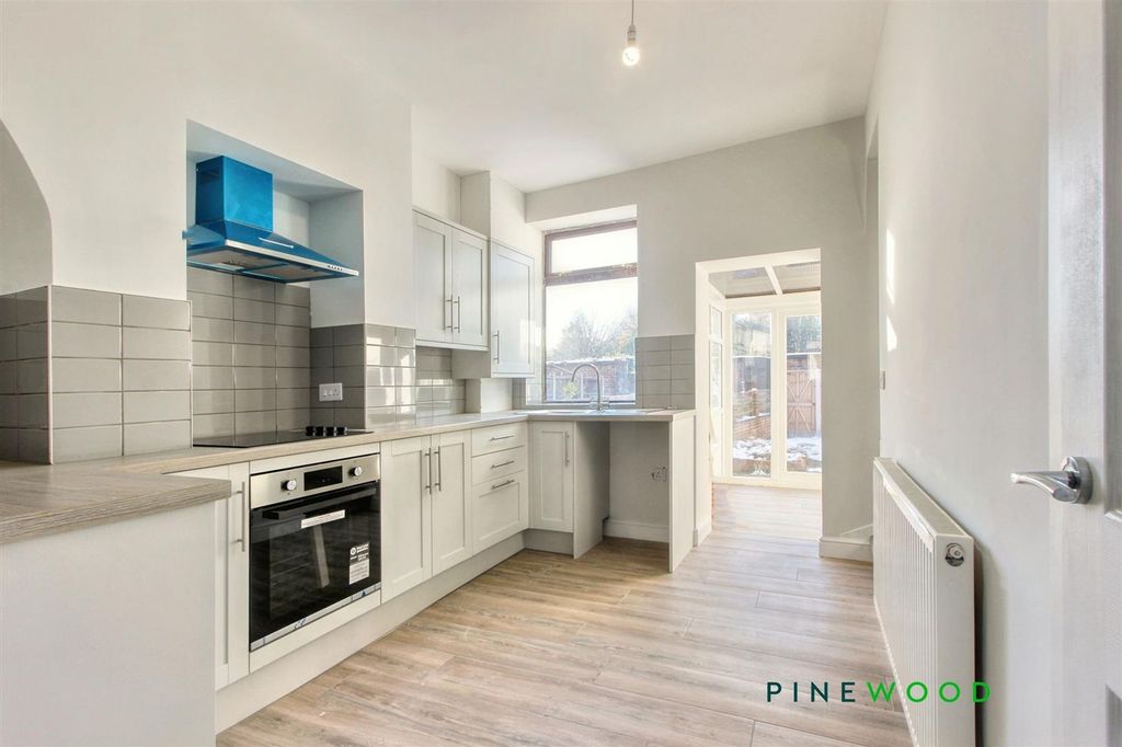 Property photo 3 of 15 Kitchen