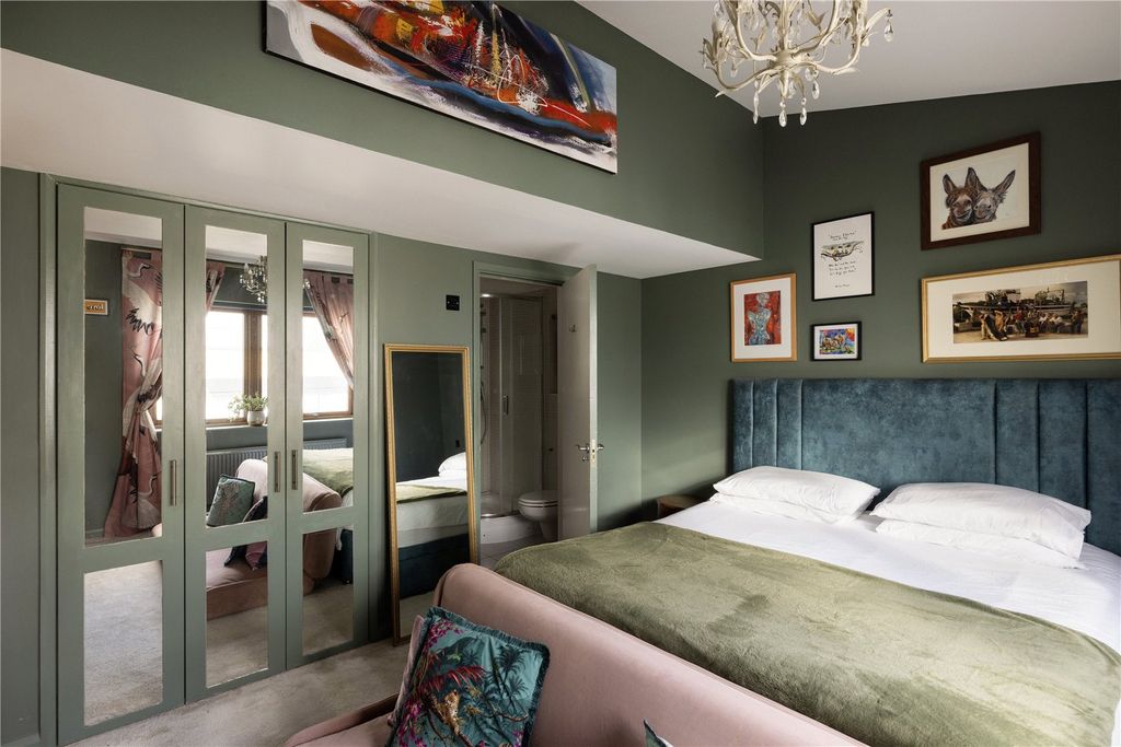 Property photo 2 of 29 Picture No. 25